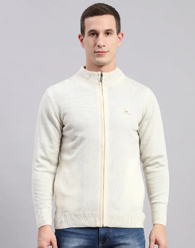 Men's Sweaters with Appliqué DetailsMen Cream Solid Stand Collar Full Sleeve Sweaters/Pullovers