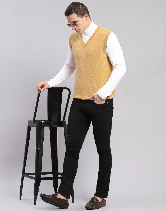 Men's Sweaters with Belt LoopsMen Cream Solid V Neck Sleeveless Sweaters/Pullovers