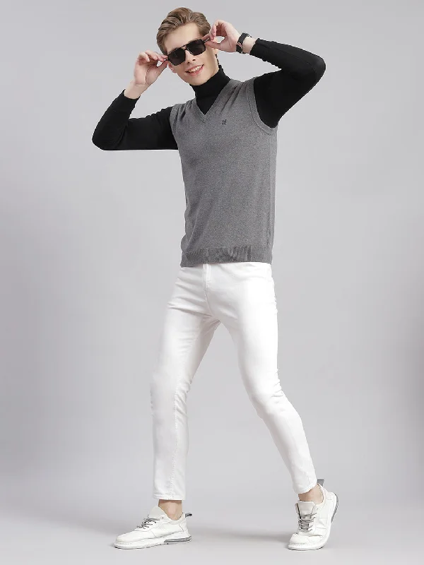 Men's Sweaters with Dropped ShouldersMen Grey Solid V Neck Sleeveless Sweaters/Pullovers