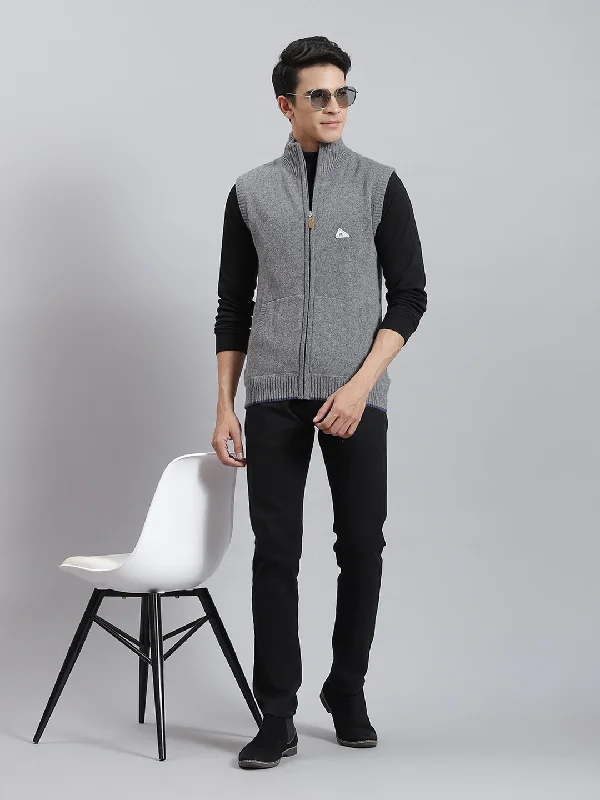 Fitted Men's Slim-Fit SweatersMen Grey Solid Stand Collar Sleeveless Sweaters/Pullovers