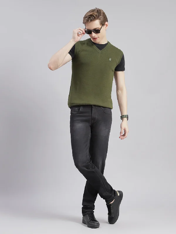 Men's Sweaters with Three-Quarter SleevesMen Olive Solid V Neck Sleeveless Sweaters/Pullovers