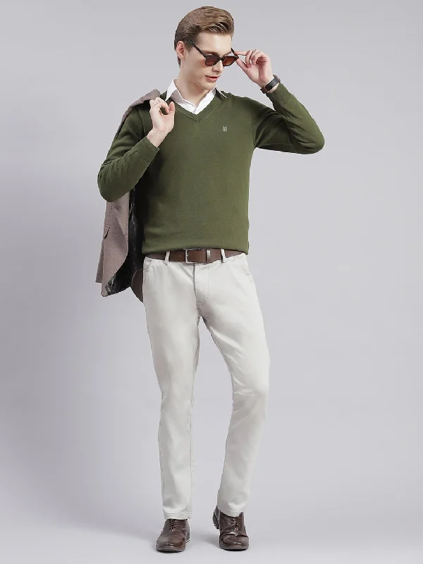 Men's Sweaters with Built-In ScarvesMen Olive Solid V Neck Full Sleeve Sweaters/Pullovers