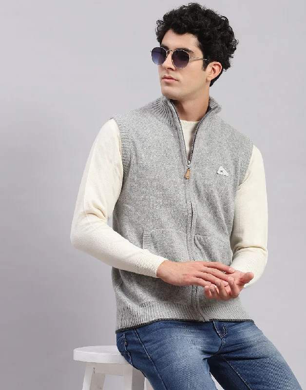 Elegant Men's Shawl-Collar SweatersMen Grey Solid Stand Collar Sleeveless Sweaters/Pullovers