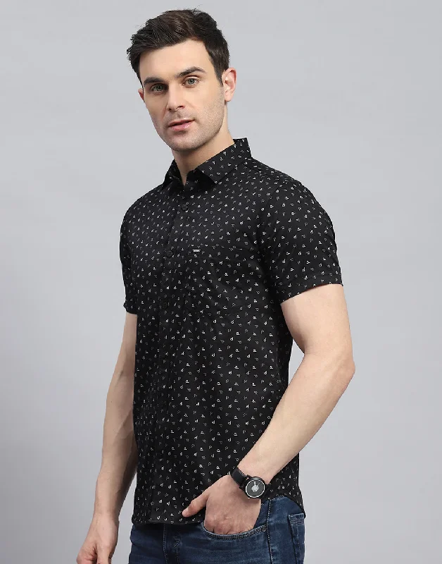 Men's Solid-Colored Shirts for VersatilityMen Black Printed Spread Collar Half Sleeve Shirt