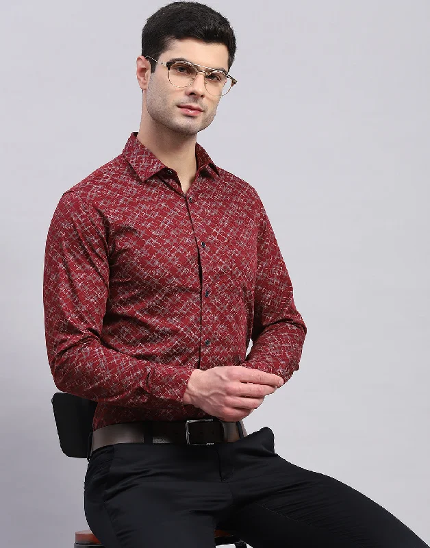 Men's Neutral-Tone Shirts for Versatile StylingMen Maroon Printed Collar Full Sleeve Shirt