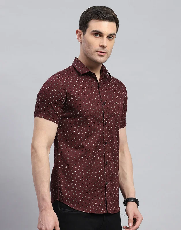 Men's Button-Down Collar Shirts for Staying PolishedMen Maroon Printed Spread Collar Half Sleeve Shirt